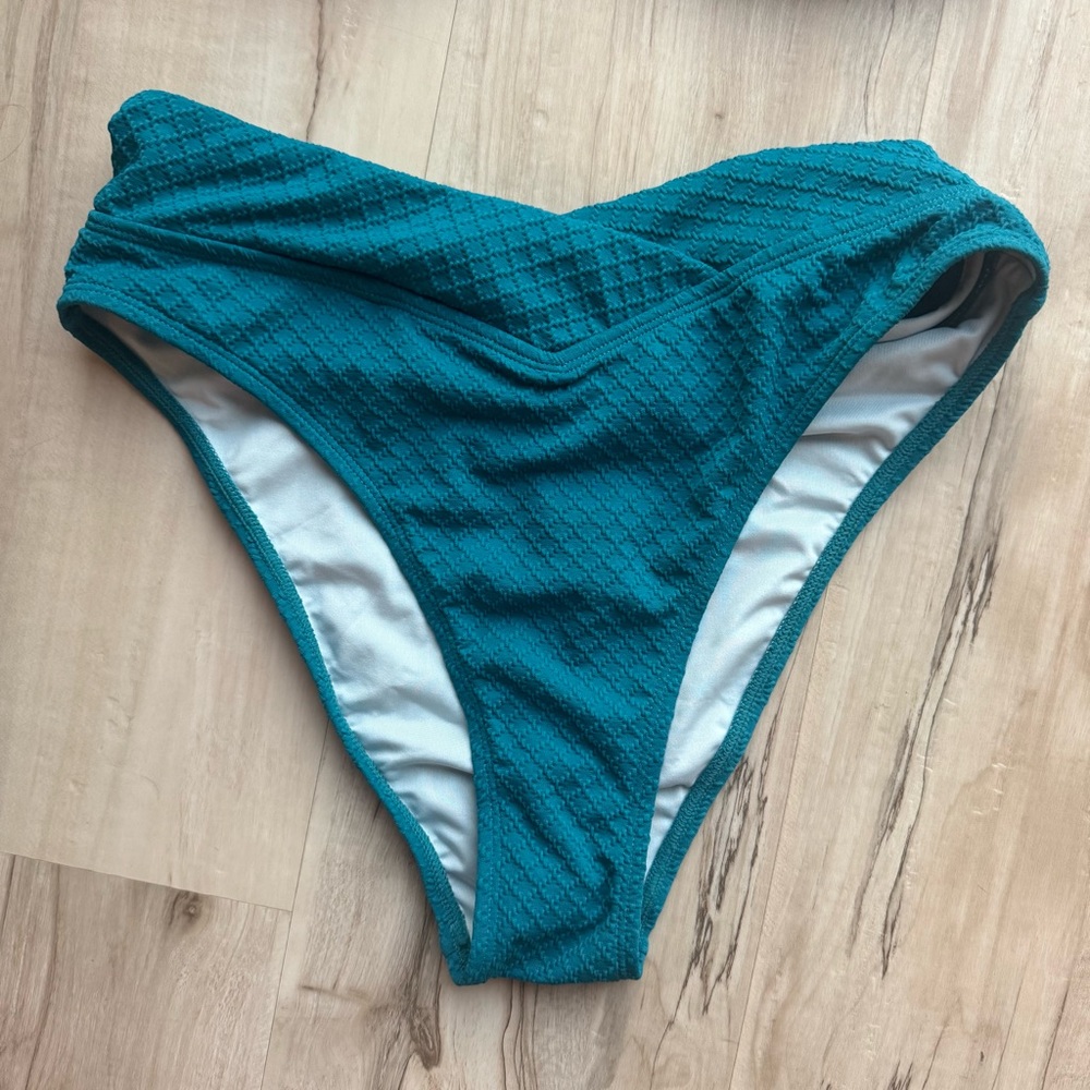 Cupshe NWT Bikini Set Teal Textured Molded Cups High Waist Crossover - Picture 4 of 9